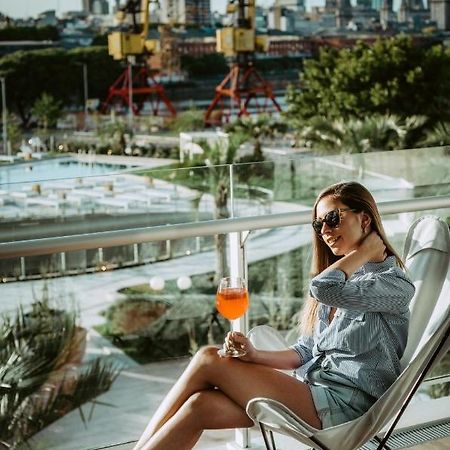 Sls Buenos Aires Puerto Madero Hotel Екстериор снимка A woman drinking an Aperol Spritz