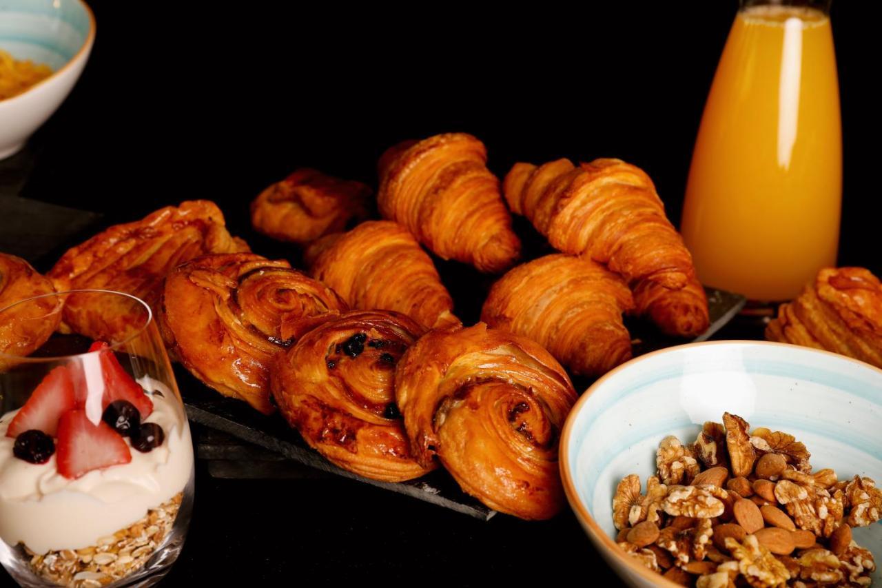 Sls Buenos Aires Puerto Madero Hotel Екстериор снимка Croissants