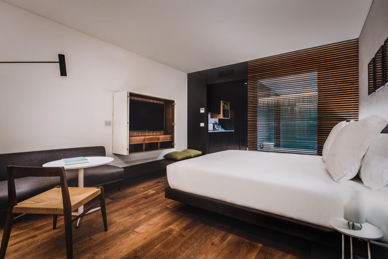 Sls Buenos Aires Puerto Madero Hotel Екстериор снимка A room at the hotel