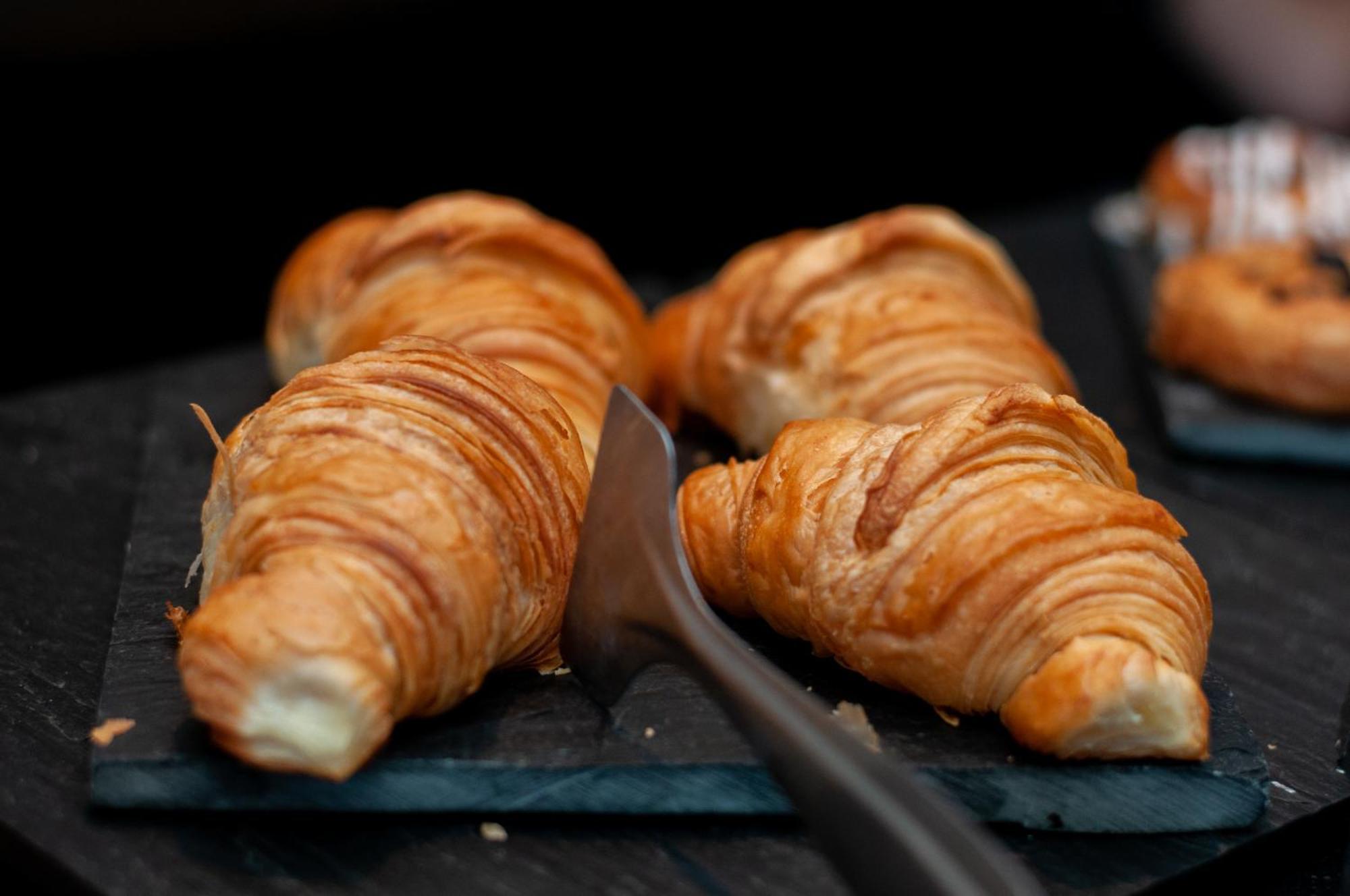 Sls Buenos Aires Puerto Madero Hotel Екстериор снимка Croissants